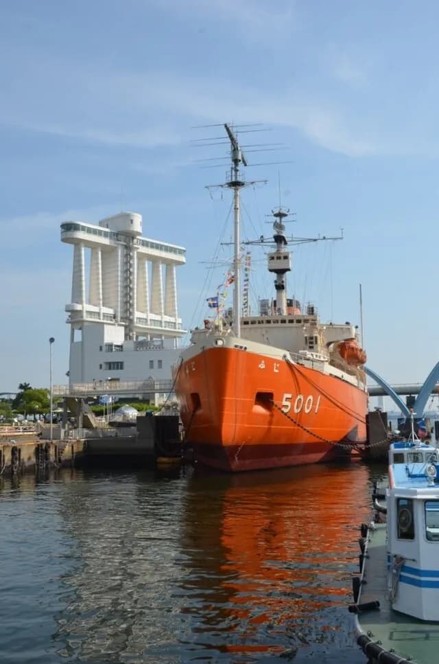 Antarctic Research Vessel Fuji